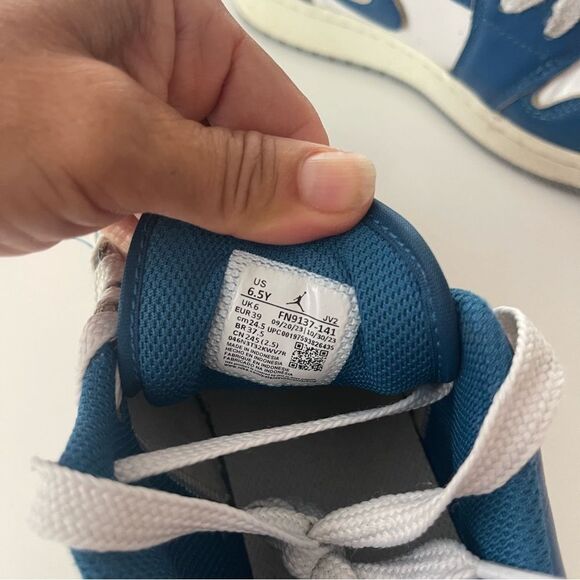 Nike KIDS AIR JORDAN 1 LOW SE 'INDUSTRIAL BLUE 6.5Y - Picture 16 of 16
